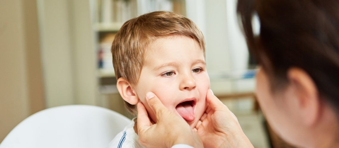 Female,Doctor,Examines,Throat,And,Tongue,In,Child,With,Tonsillitis